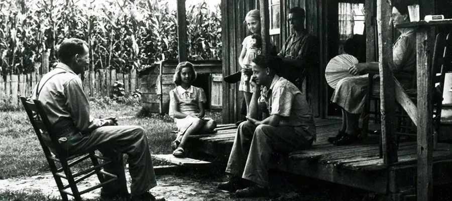 B&W Picture of family photo malaria as occupational disease
