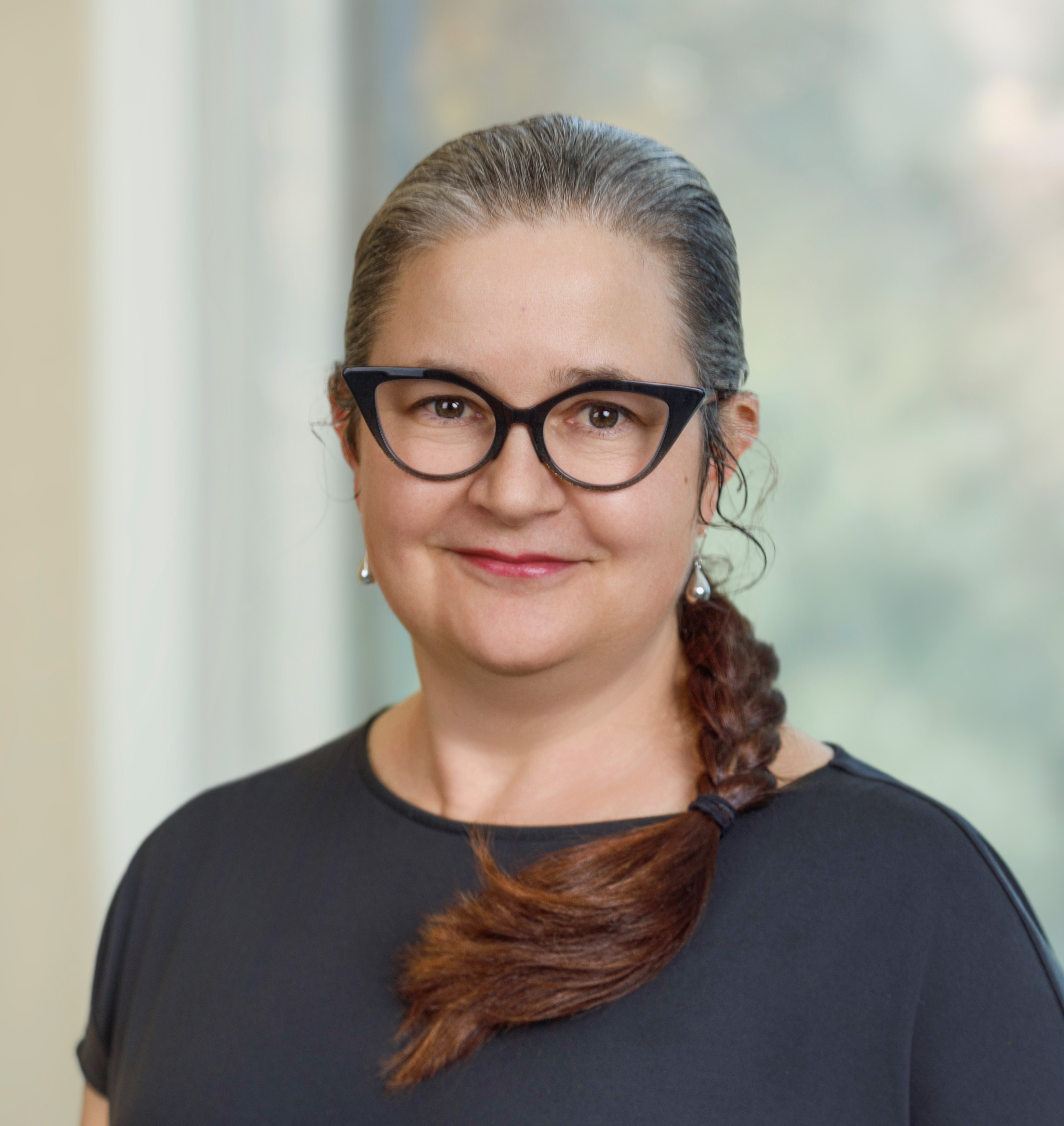 Suzaynn Schick Headshot